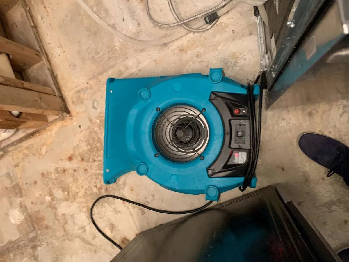 Air mover drying equipment for Mold Remediation & Removal in North Middleton